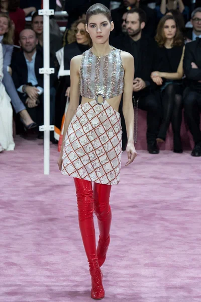 Look 30